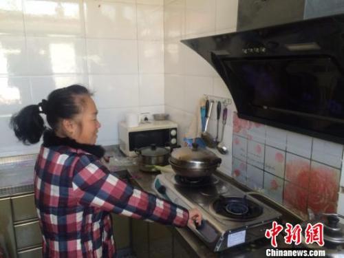 圖為居民用燃?xì)庠钭鲲垺！±钔ヒ?攝